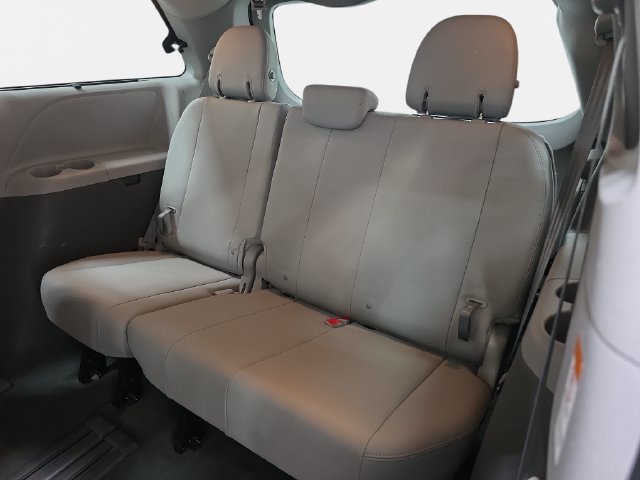Certified 2020 Toyota Sienna XLE w/ XLE Navigation Package FWD image 34