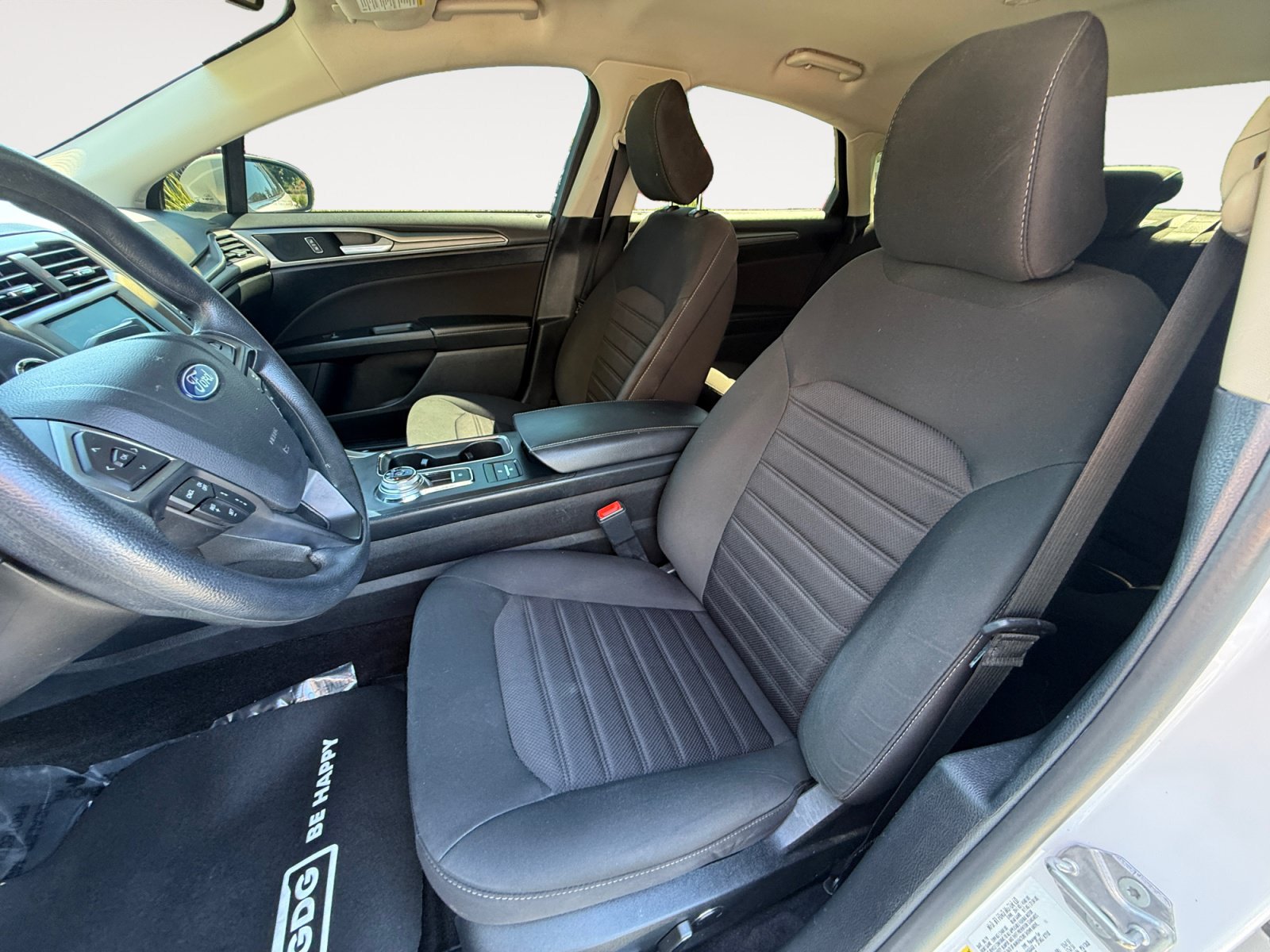 Used 2020 Ford Fusion SE FWD image 10