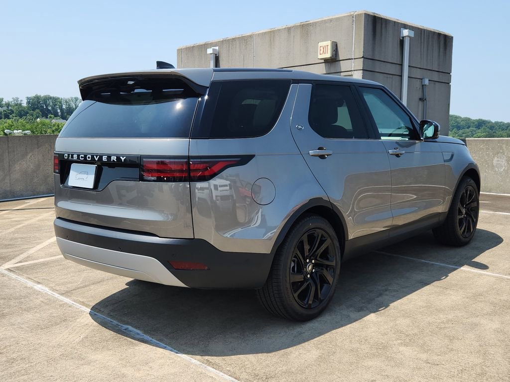 Used 2025 Land Rover Discovery S image 2