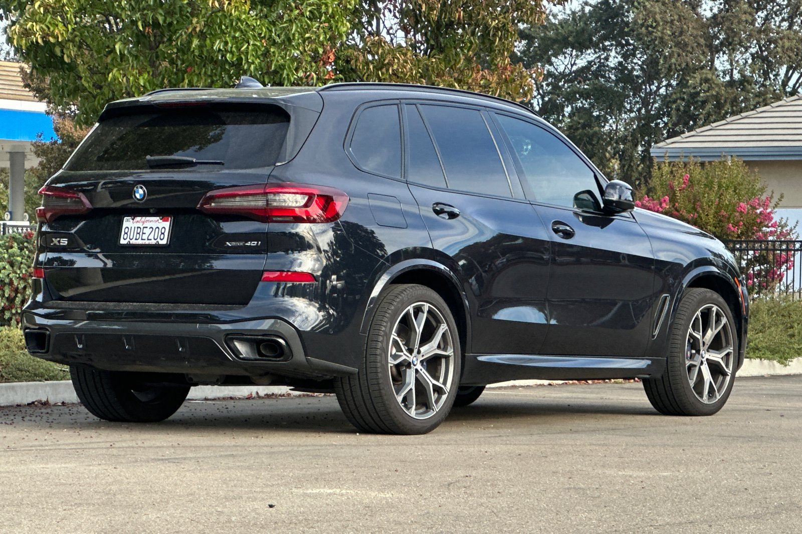 Used 2021 BMW X5 xDrive40i w/ M Sport Package AWD/4WD image 4