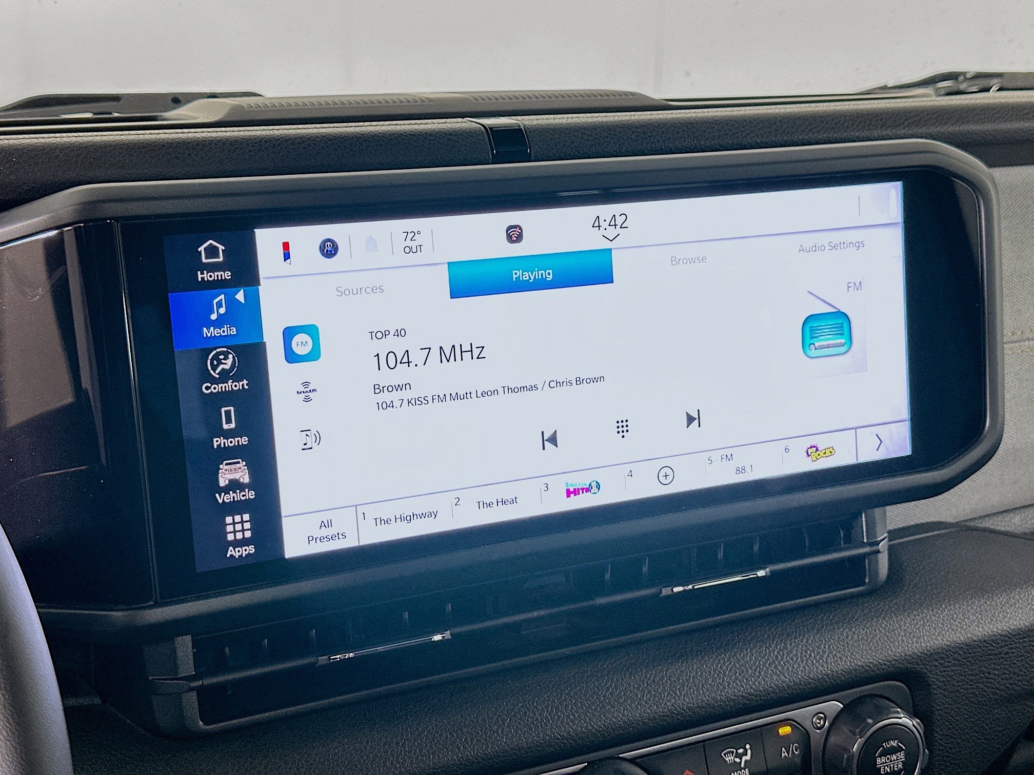 Used 2025 Jeep Wrangler Willys image 19