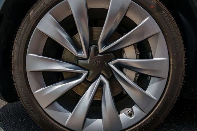 Used 2026 Tesla Model Y 2WD image 19