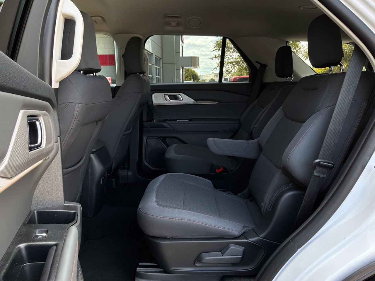 Used 2026 Ford Explorer Active RWD image 12