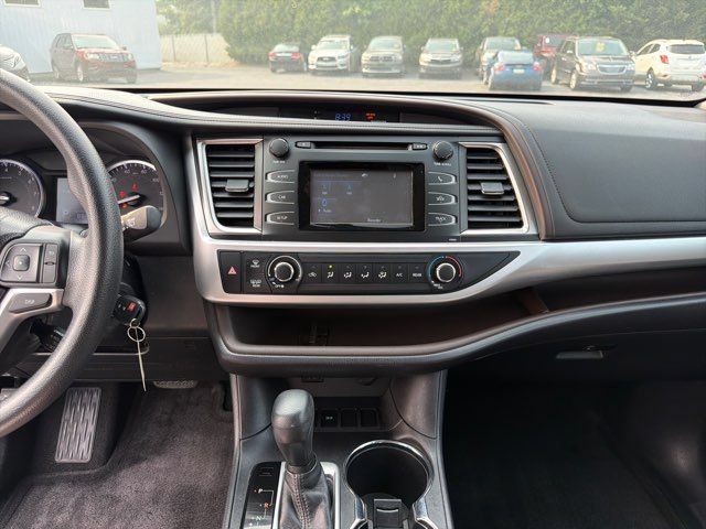 Used 2016 Toyota Highlander LE FWD image 31