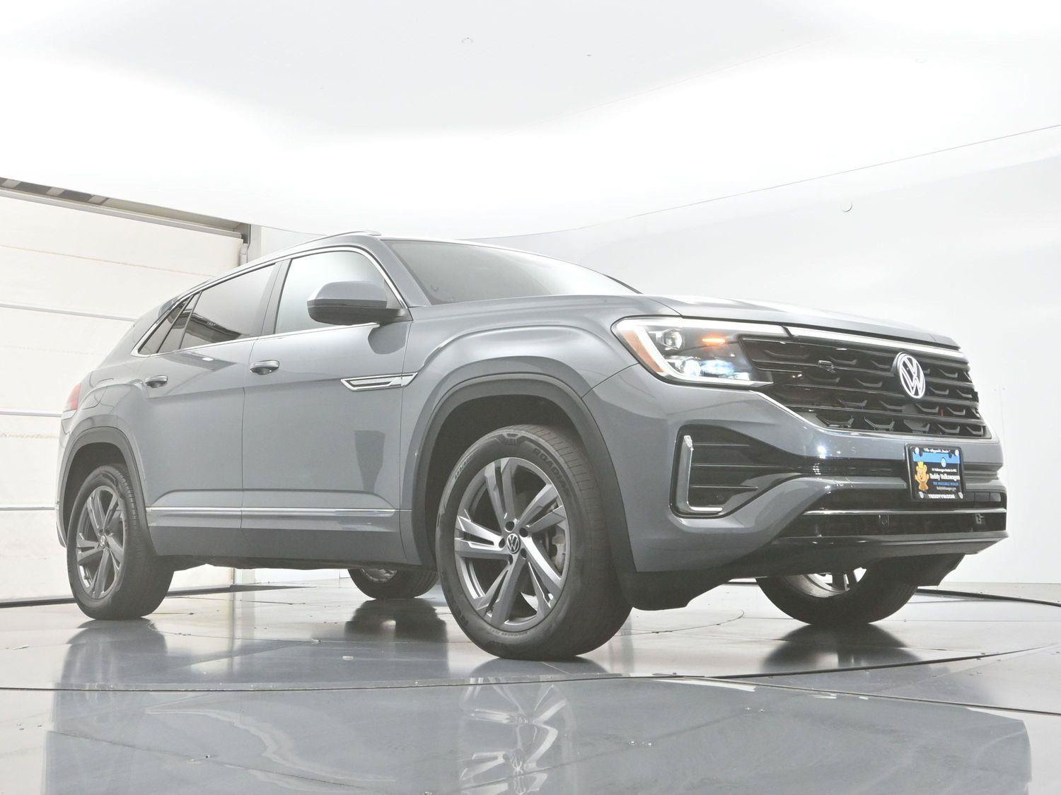 Certified 2024 Volkswagen Atlas Cross Sport SEL R-Line AWD/4WD image 31