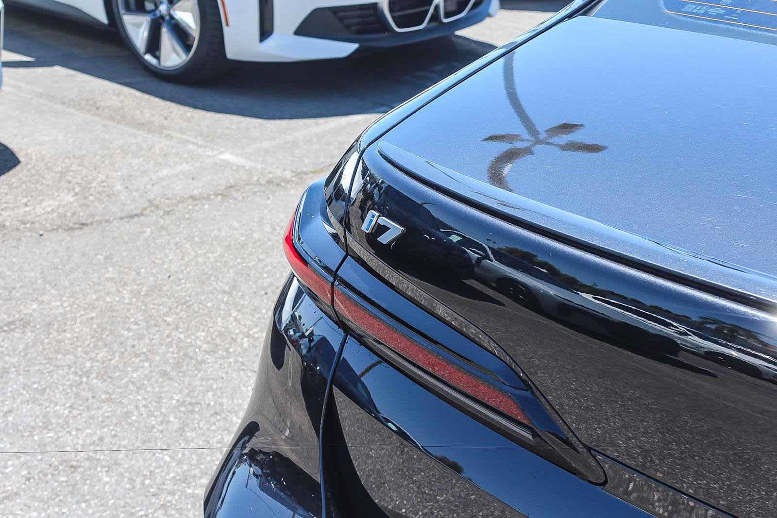 Certified 2025 BMW i7 eDrive50 w/ Executive Package RWD image 7