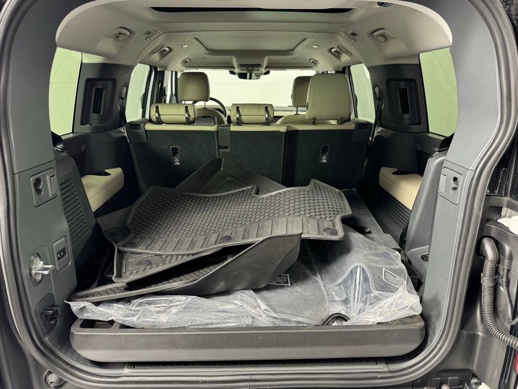 Used 2024 Land Rover Defender 130 S image 29