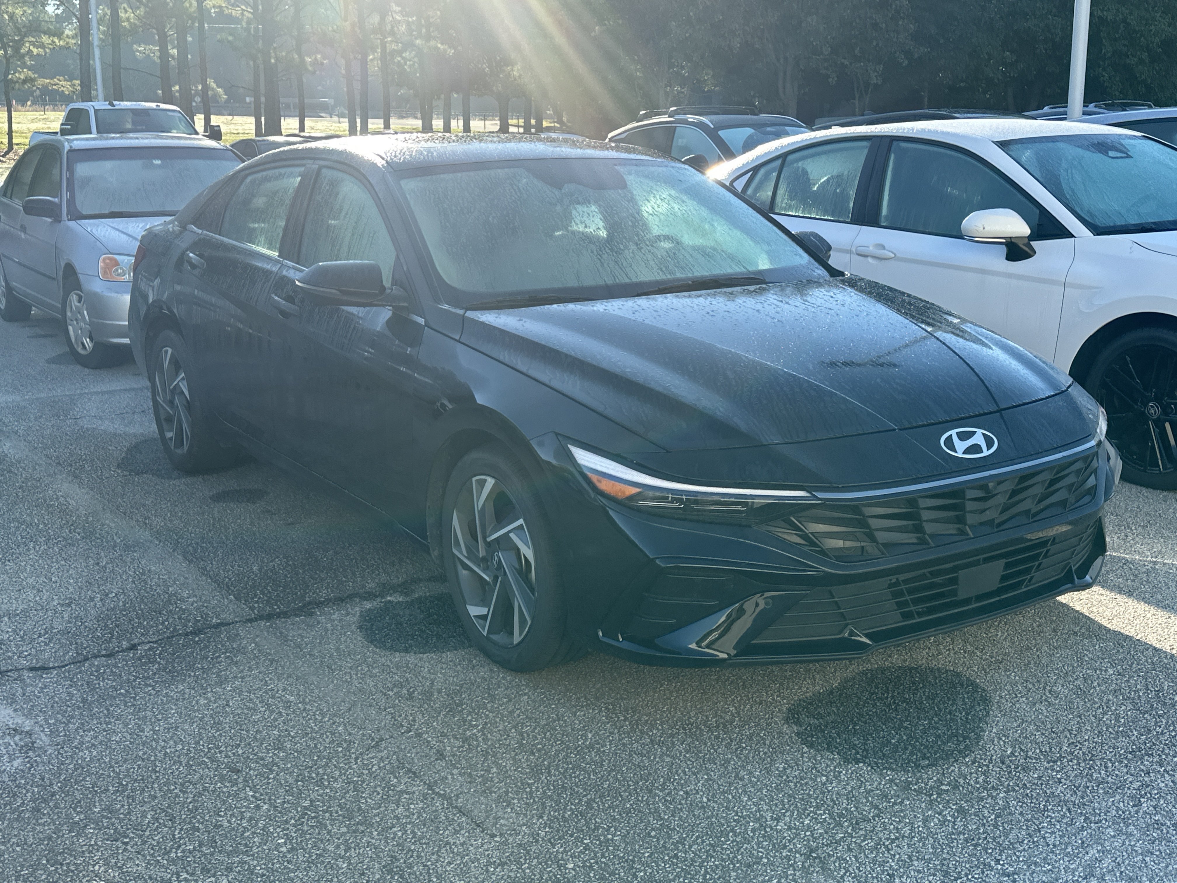Used 2024 Hyundai Elantra Limited FWD image 3