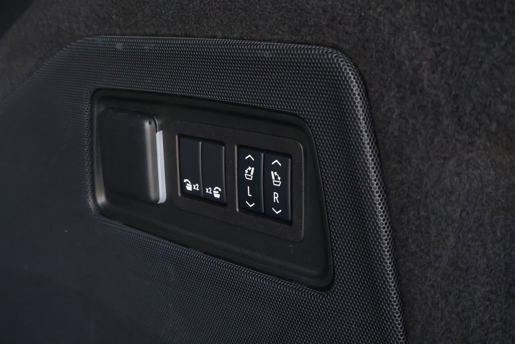 Used 2024 Cadillac Escalade ESV Luxury image 55