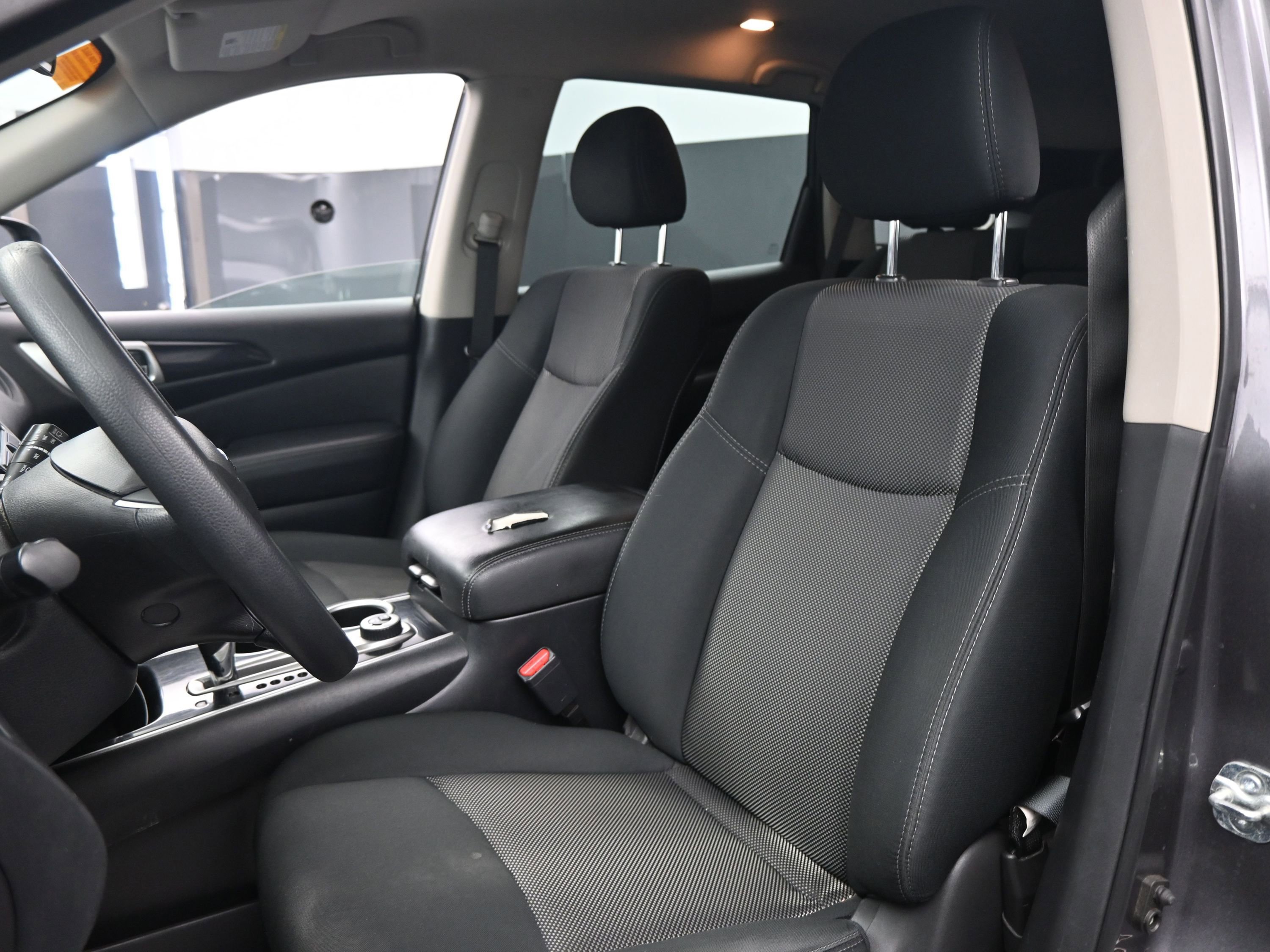 Used 2020 Nissan Pathfinder S image 17