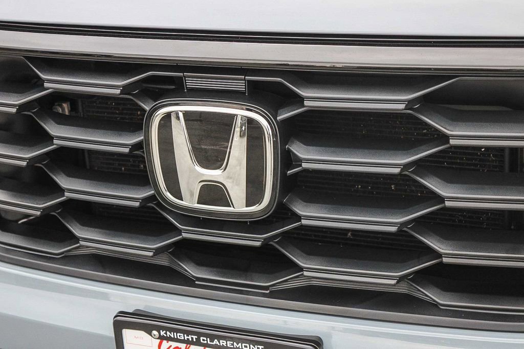 Used 2025 Honda Pilot Sport image 6