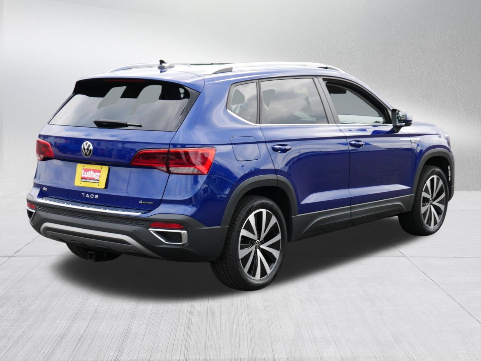 Used 2022 Volkswagen Taos SE w/ Driver Assistance Package AWD/4WD image 7