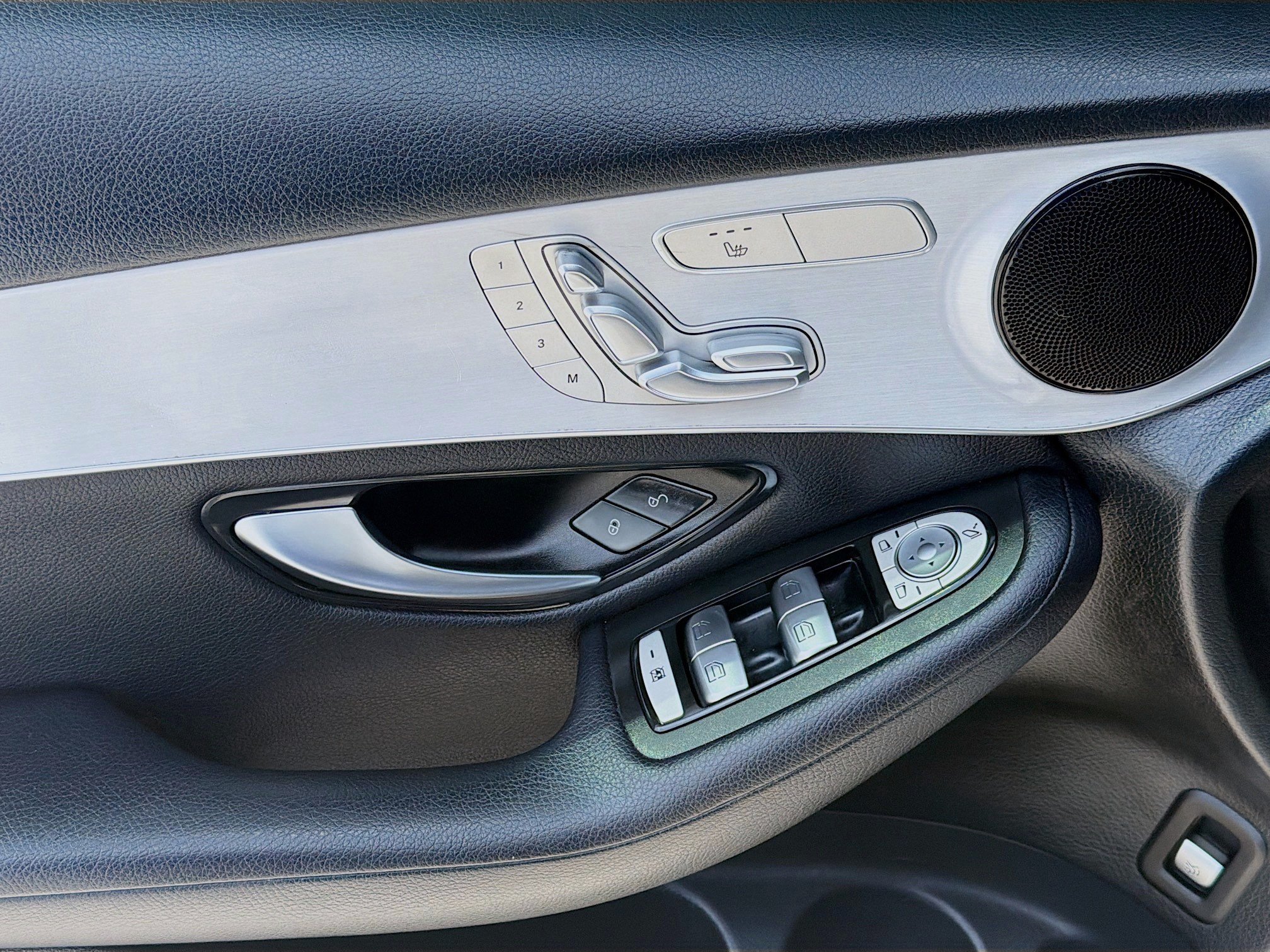 Used 2019 Mercedes-Benz GLC 300 4MATIC image 14