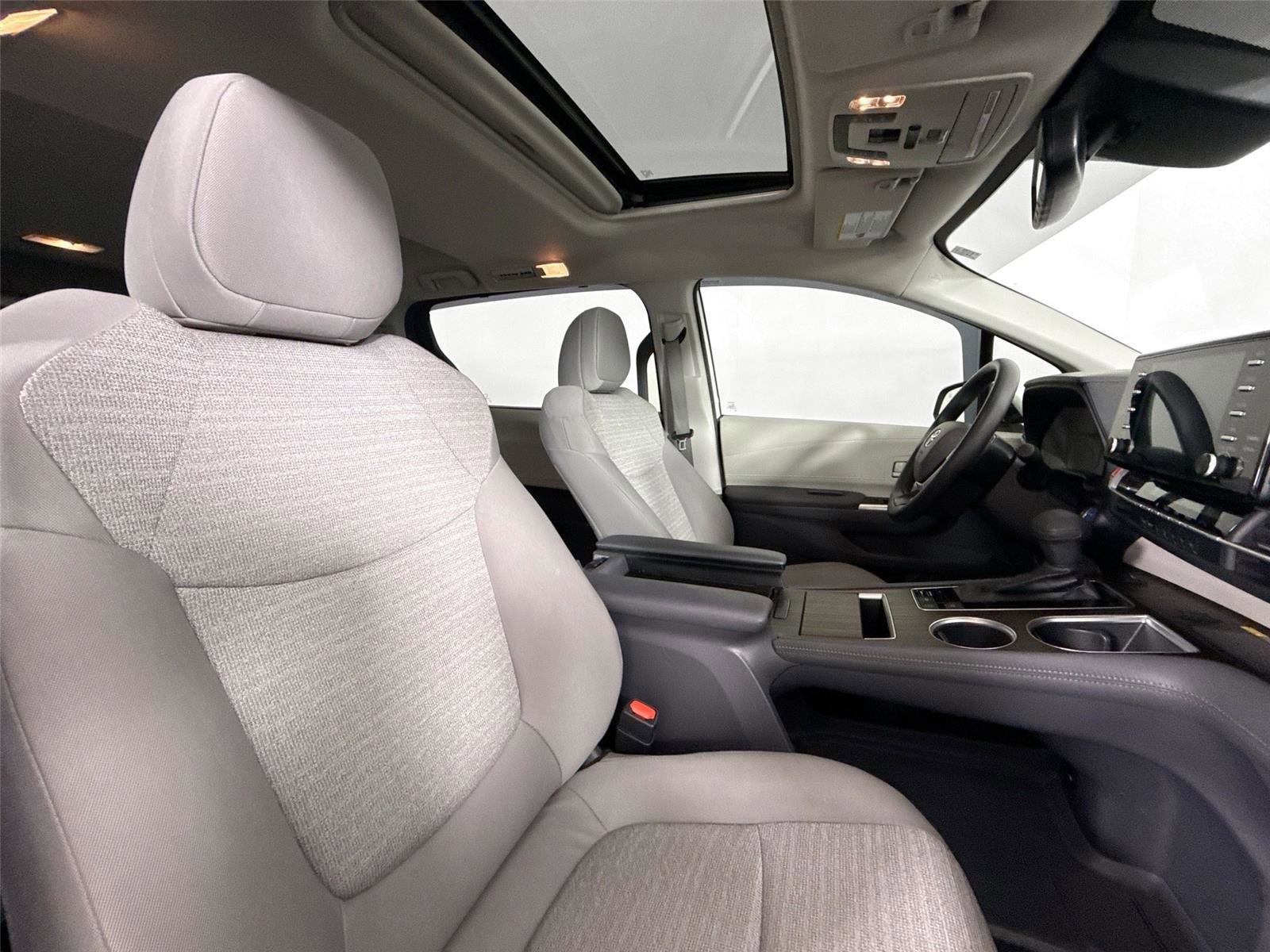 Used 2021 Toyota Sienna LE w/ LE Plus Package image 49