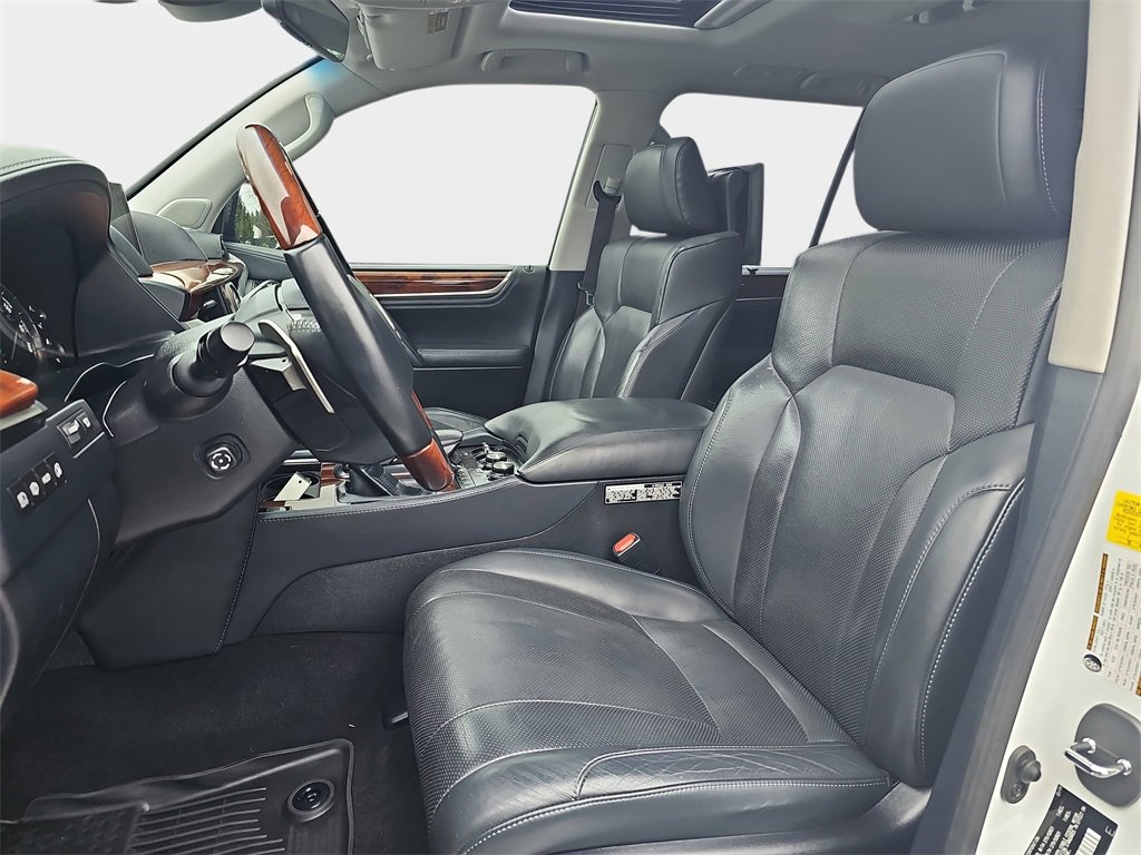 Used 2019 Lexus LX 570 4WD image 16