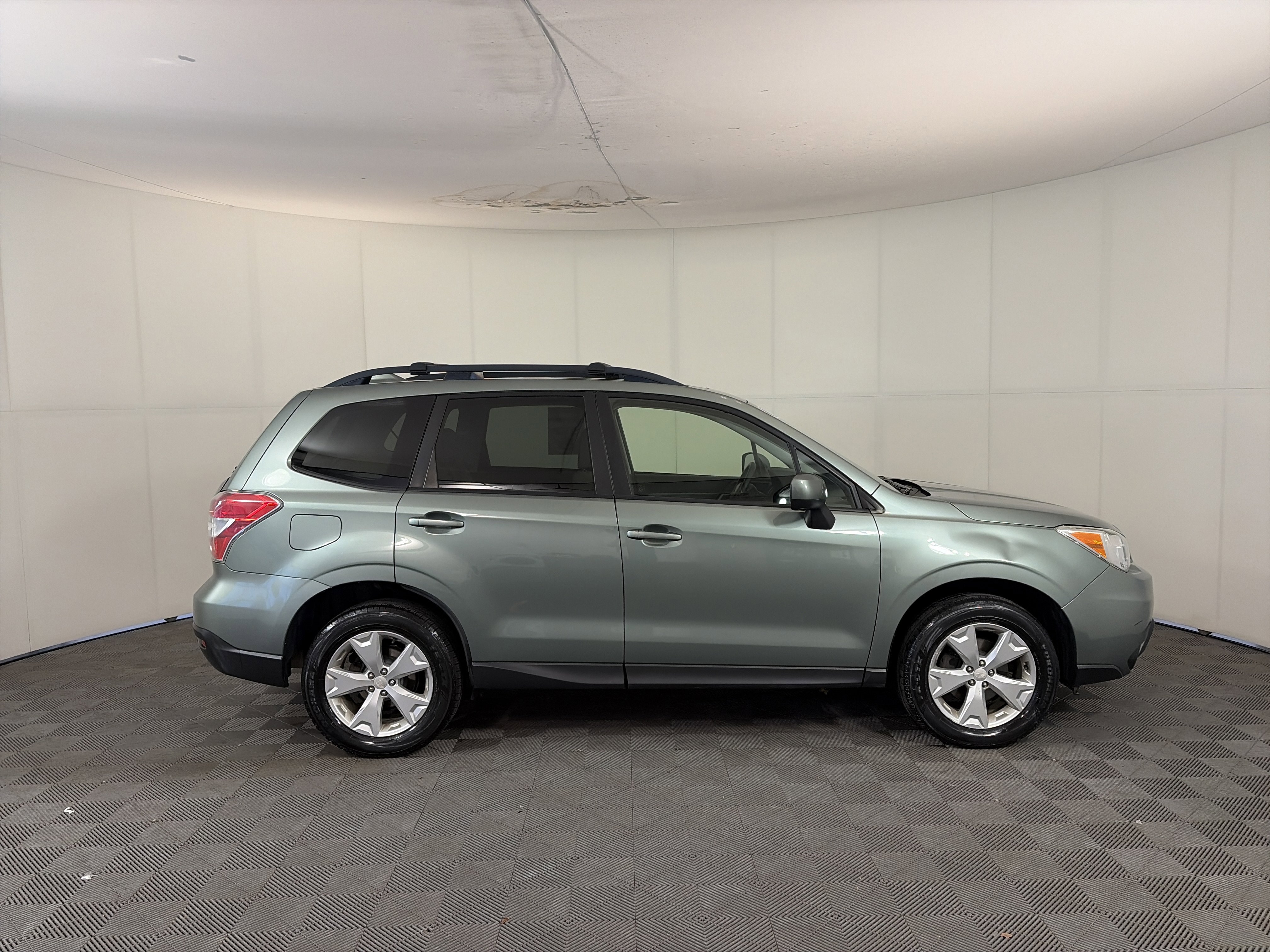 Used 2016 Subaru Forester 2.5i Premium w/ All-Weather Package image 4