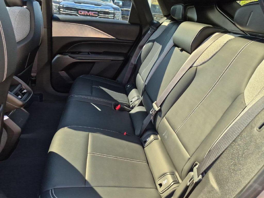 Certified 2024 Cadillac Lyriq Tech RWD image 18