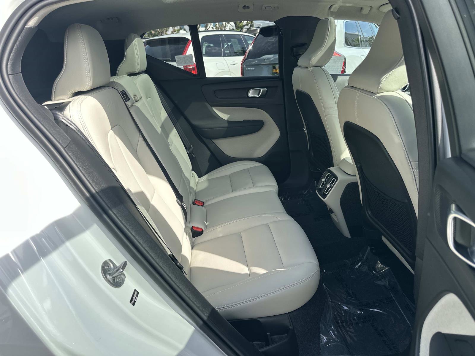 Certified 2026 Volvo XC40 B5 Plus w/ Protection Package Premier image 24