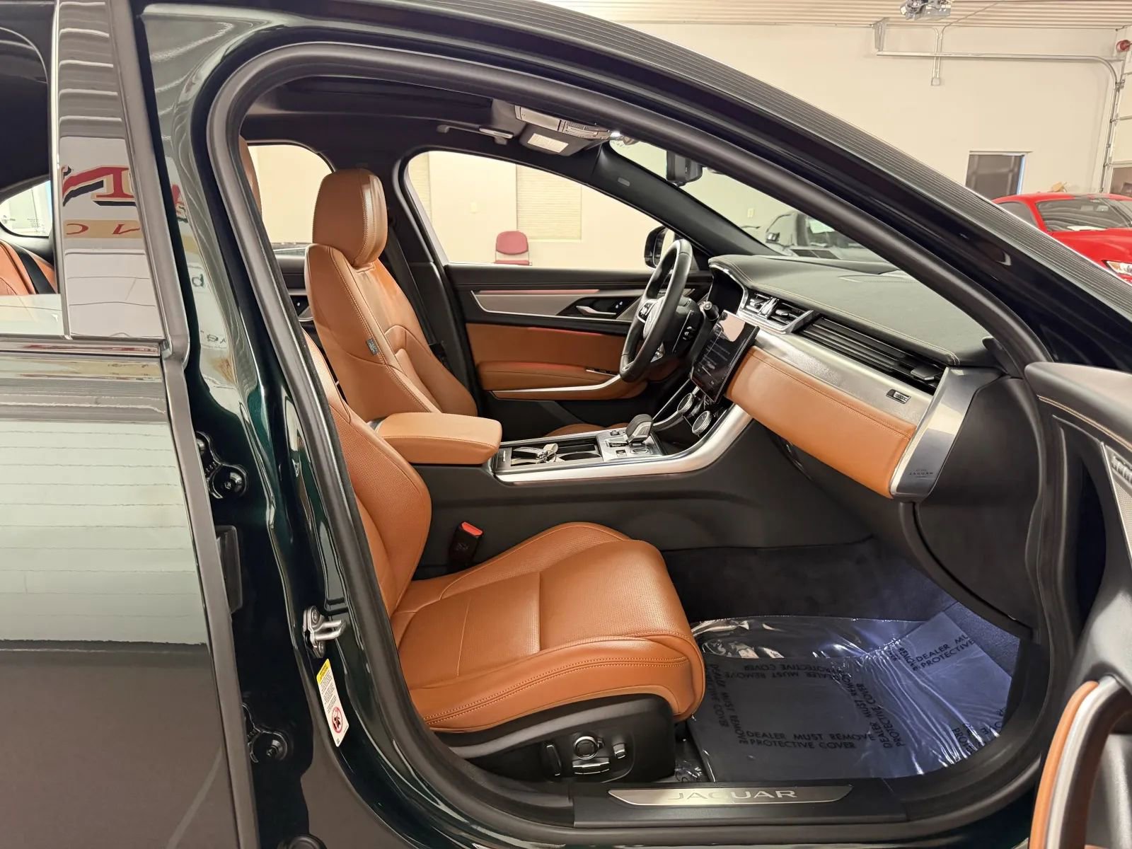 Used 2024 Jaguar XF R-Dynamic SE AWD/4WD image 44