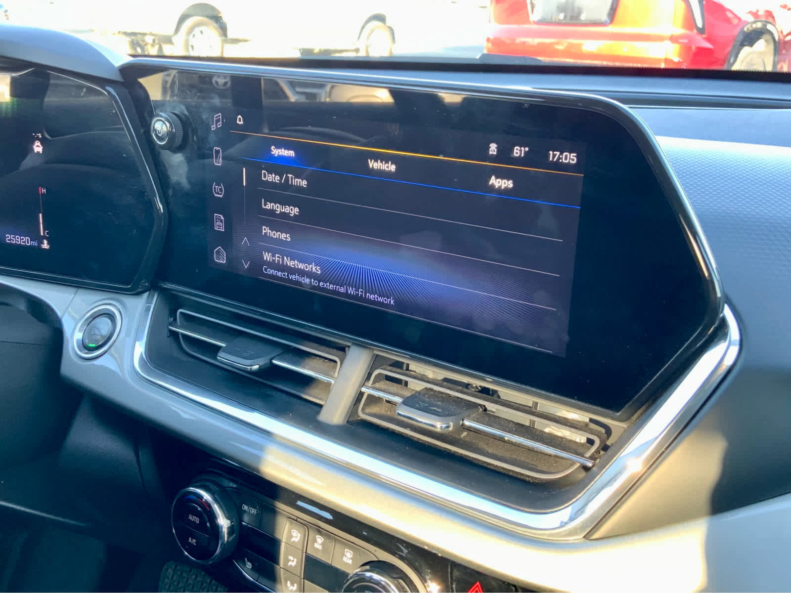 Certified 2025 Chevrolet Trax LT w/ Driver Confidence Package image 38