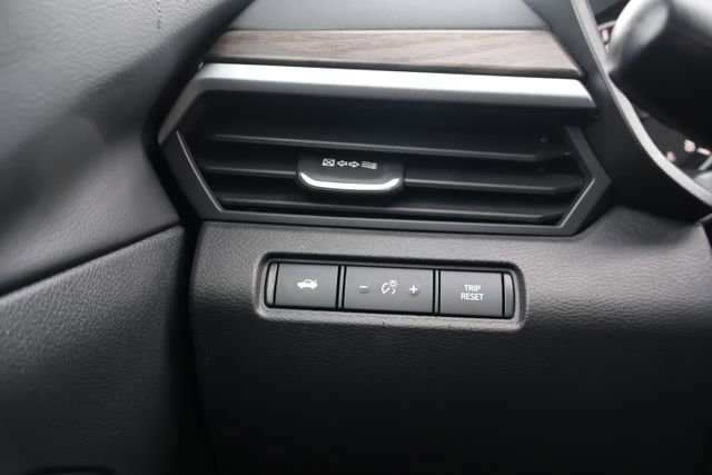 Used 2025 Nissan Altima 2.5 SV FWD image 15