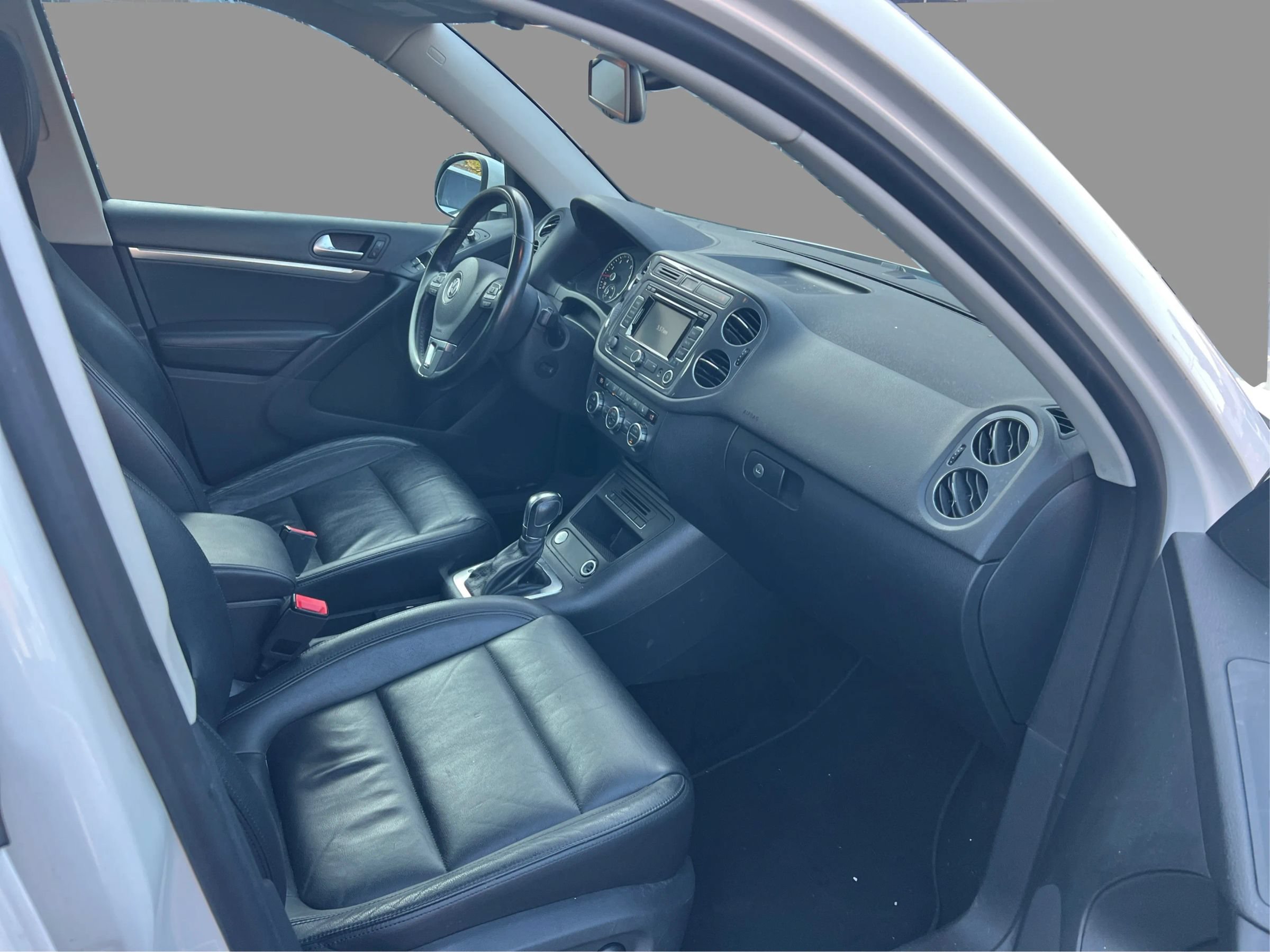 Used 2013 Volkswagen Tiguan SEL FWD image 26