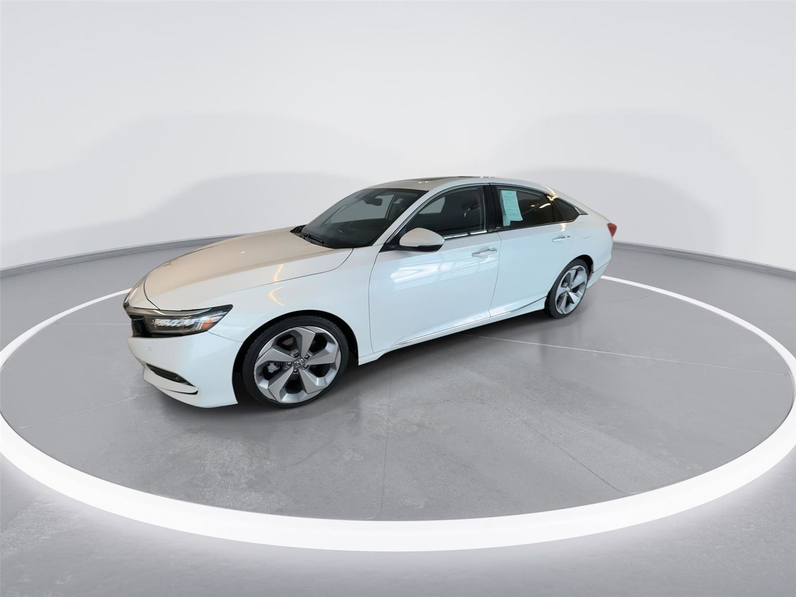 Used 2019 Honda Accord Touring image 4