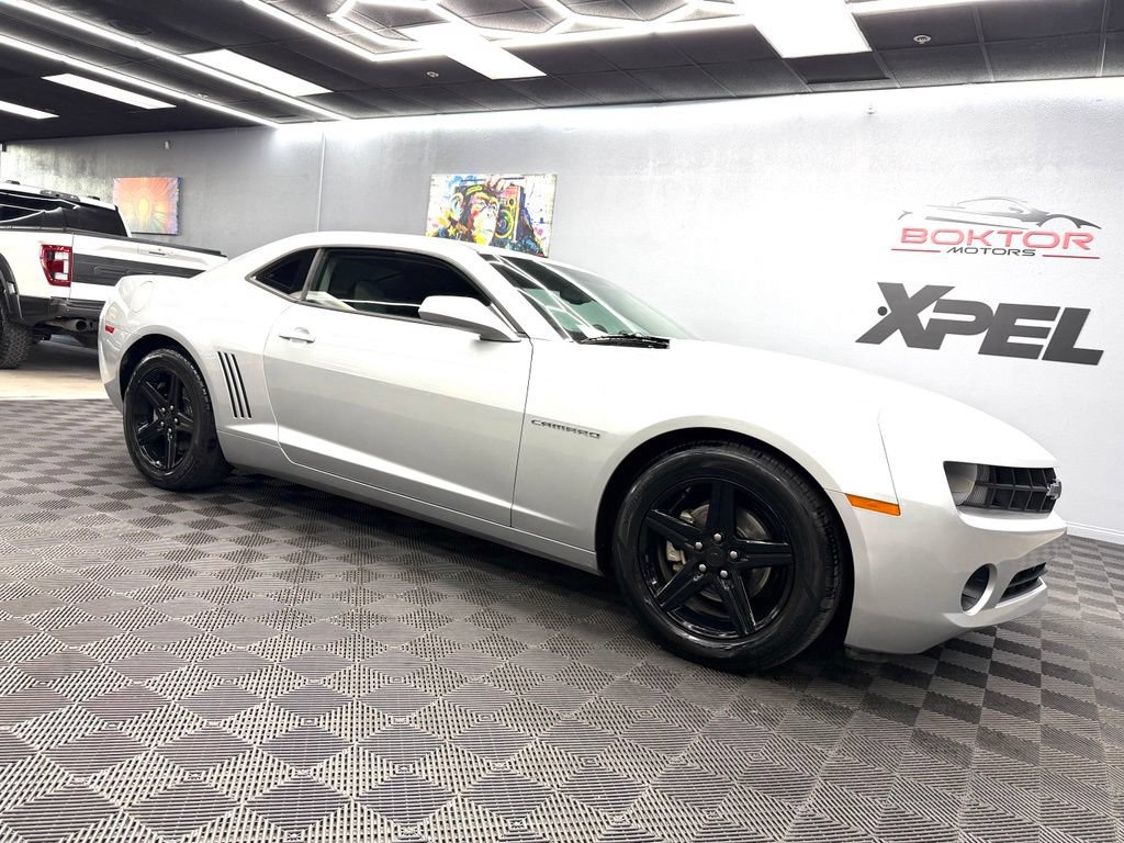Used 2011 Chevrolet Camaro LT RWD image 2