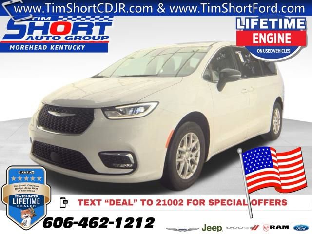 Used 2025 Chrysler Pacifica Select image 1