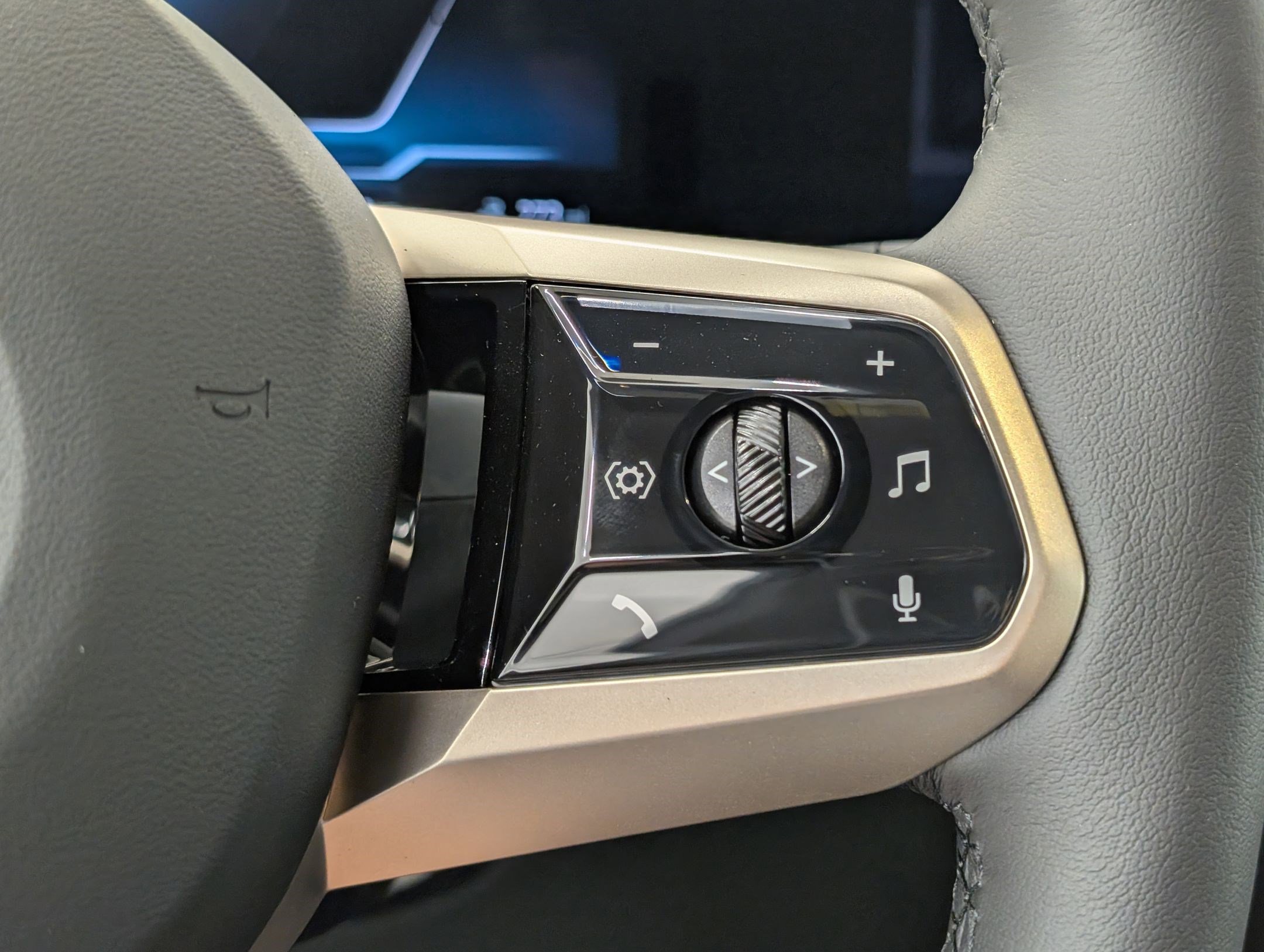 New 2026 BMW iX xDrive45 image 22