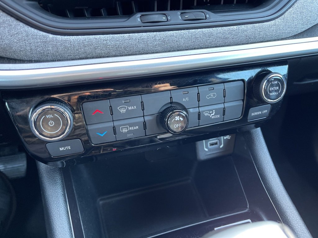 Certified 2024 Jeep Compass Latitude image 10