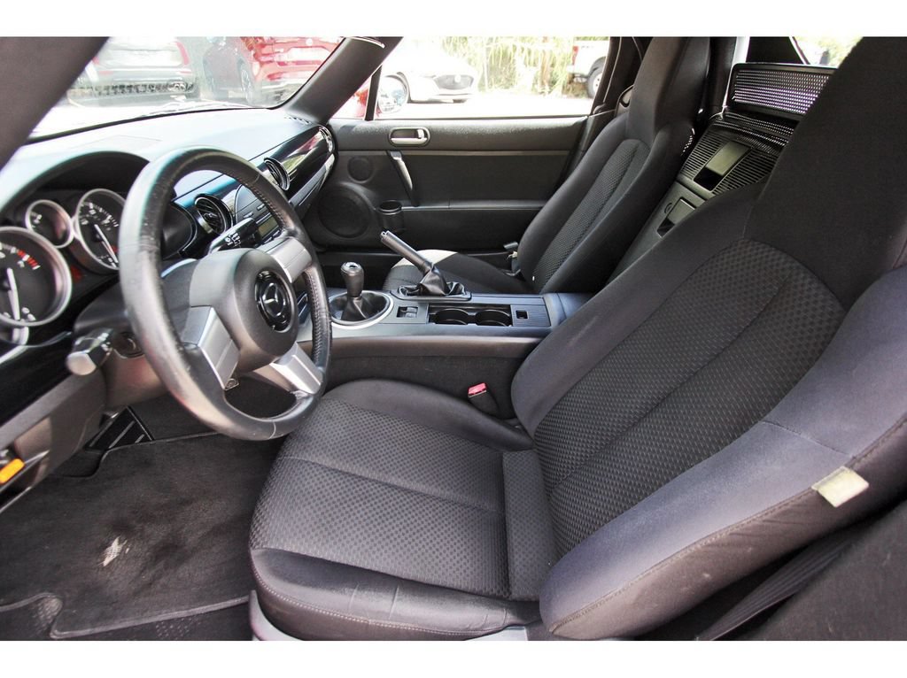 Used 2006 MAZDA MX-5 Miata RWD image 11