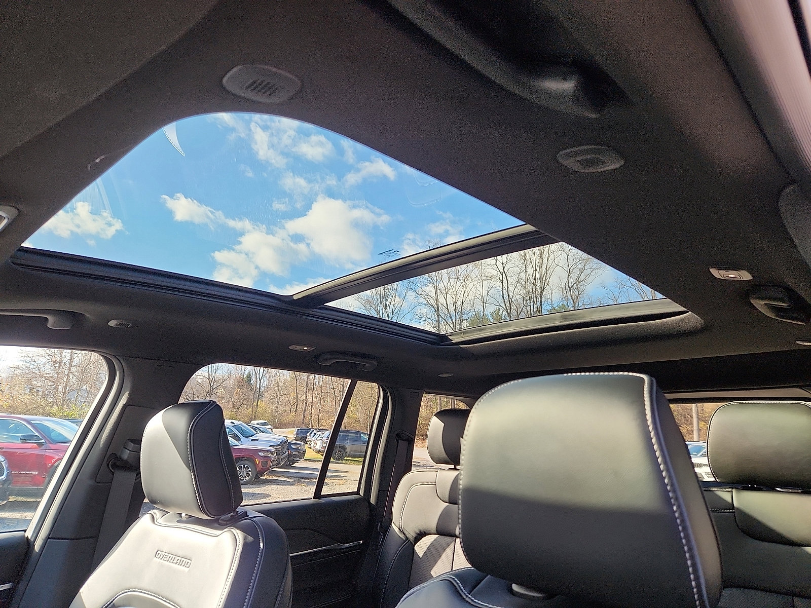 New 2025 Jeep Grand Cherokee Overland w/ Trailer Tow Package image 10