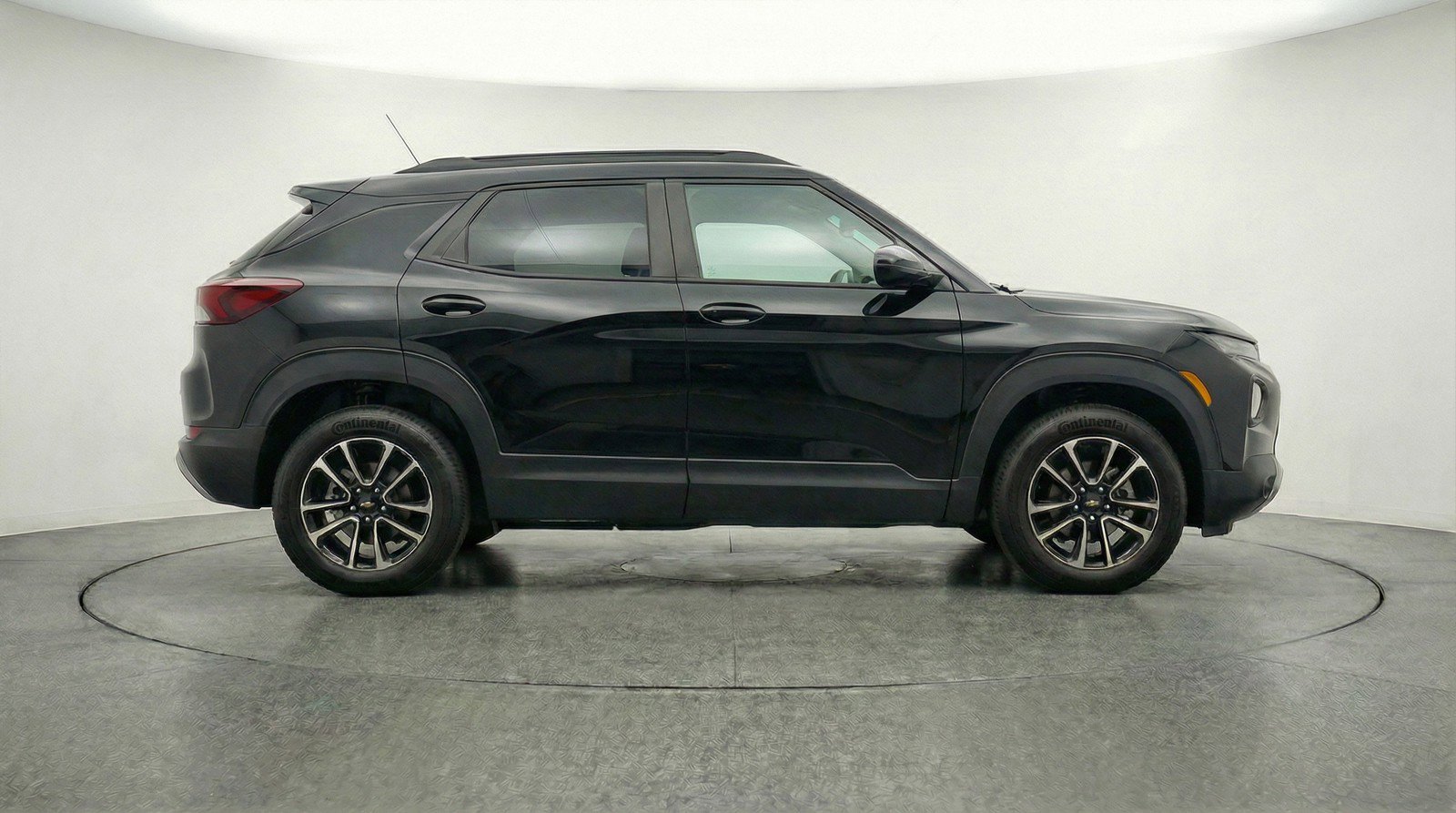 Used 2025 Chevrolet TrailBlazer LT w/ Driver Confidence Package image 9