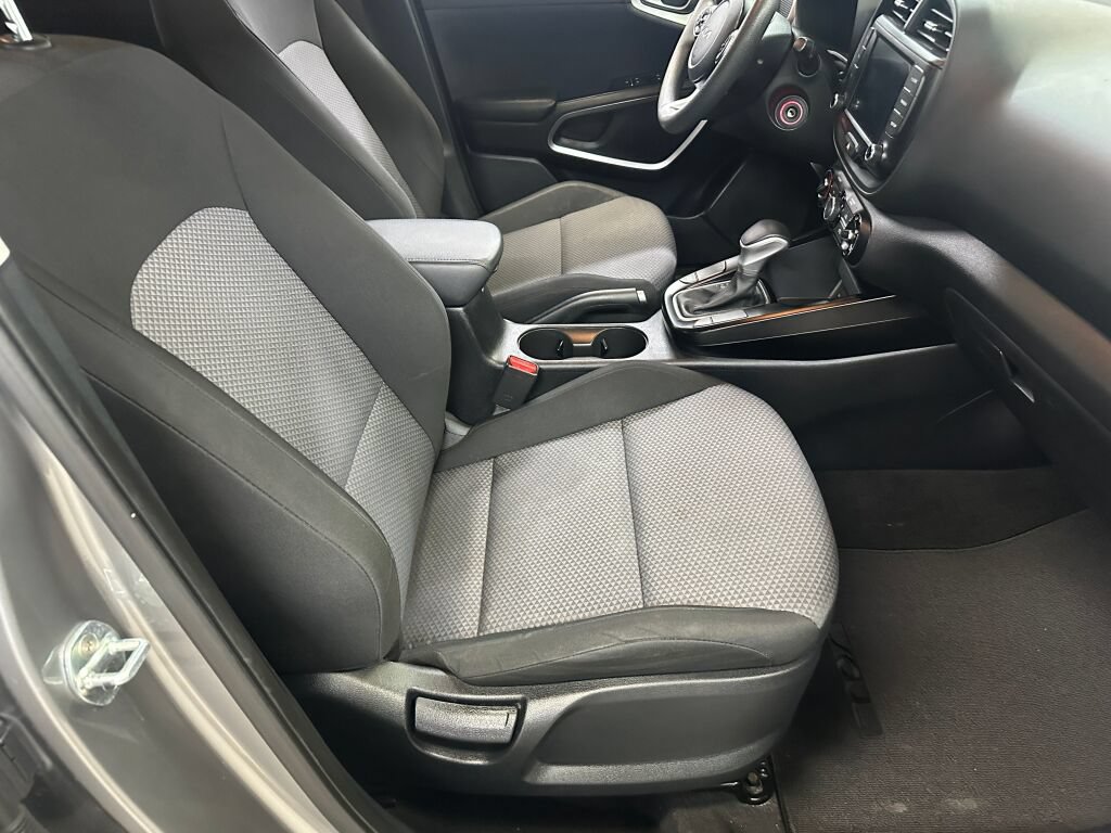Used 2022 Kia Soul LX FWD image 27