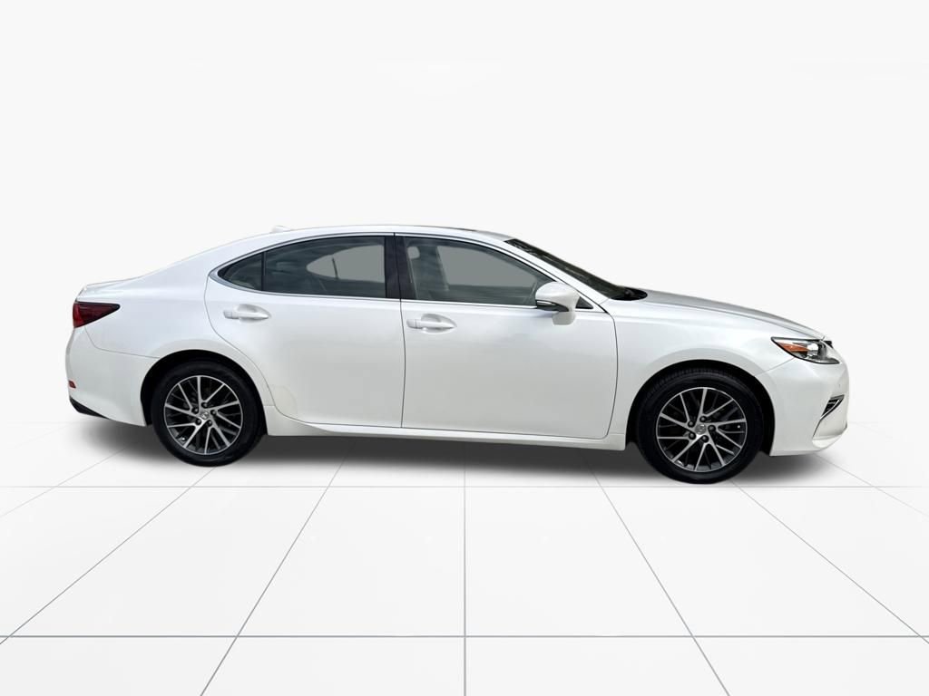 Used 2018 Lexus ES 350 w/ Luxury Package w/Wood Trim image 10