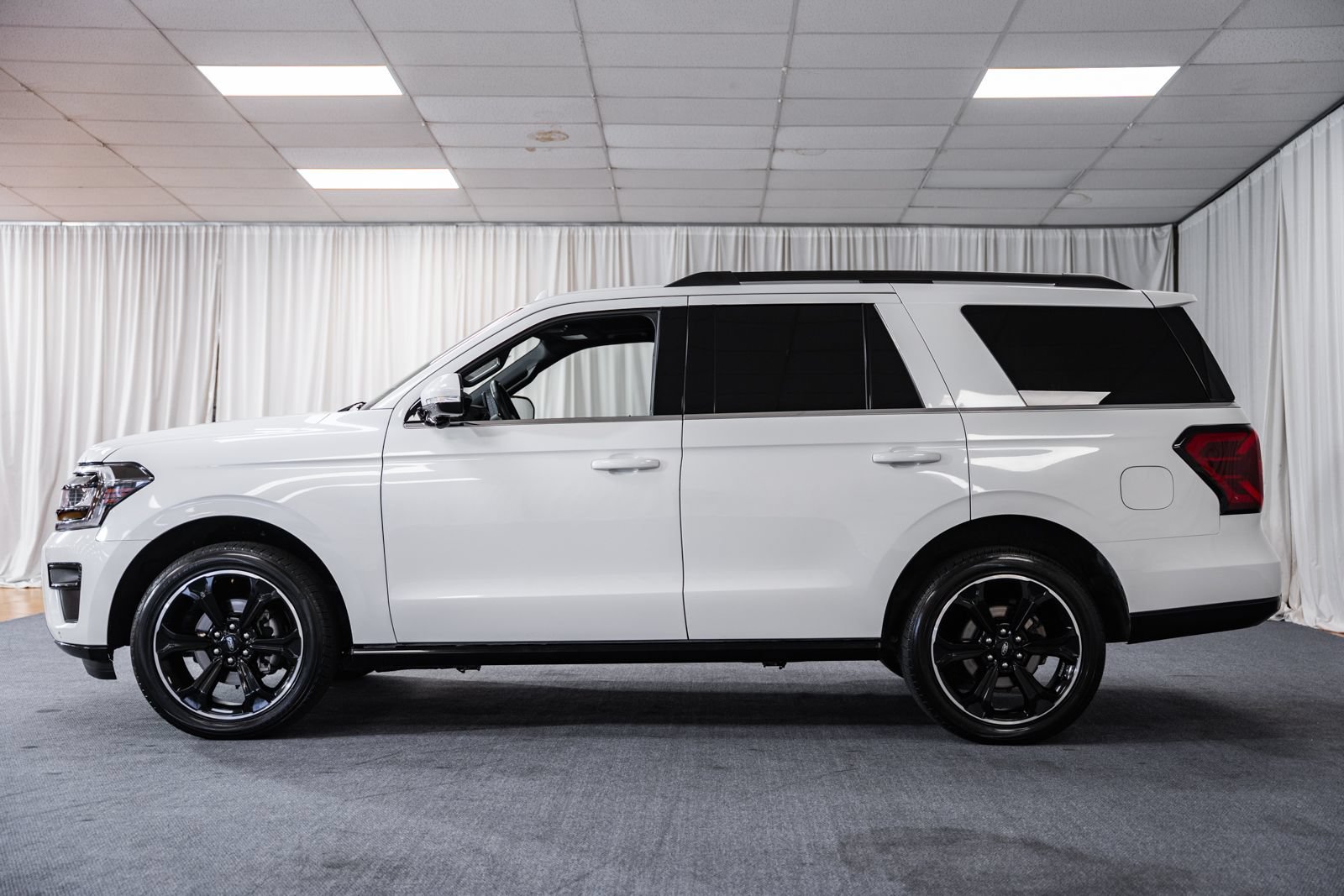 Certified 2024 Ford Expedition Limited AWD/4WD image 4