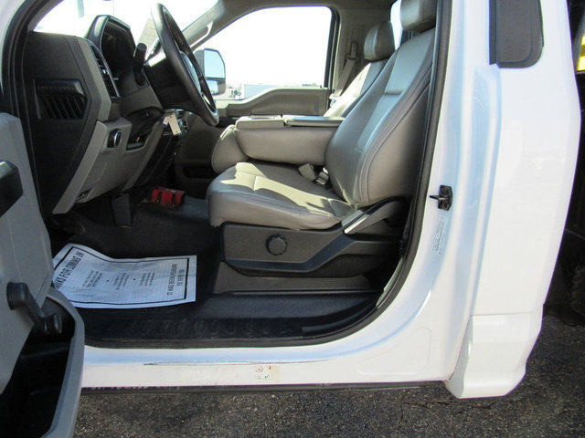 Used 2018 Ford F550 2WD Regular Cab Super Duty image 30