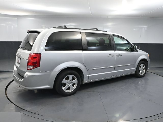 Used 2012 Dodge Grand Caravan SXT FWD image 3
