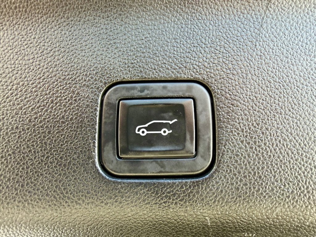 Used 2023 Cadillac Escalade ESV Sport image 16