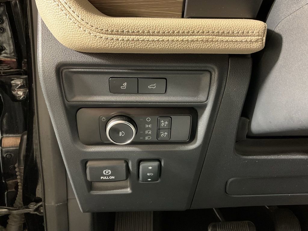 Used 2024 Ford Expedition Limited image 29