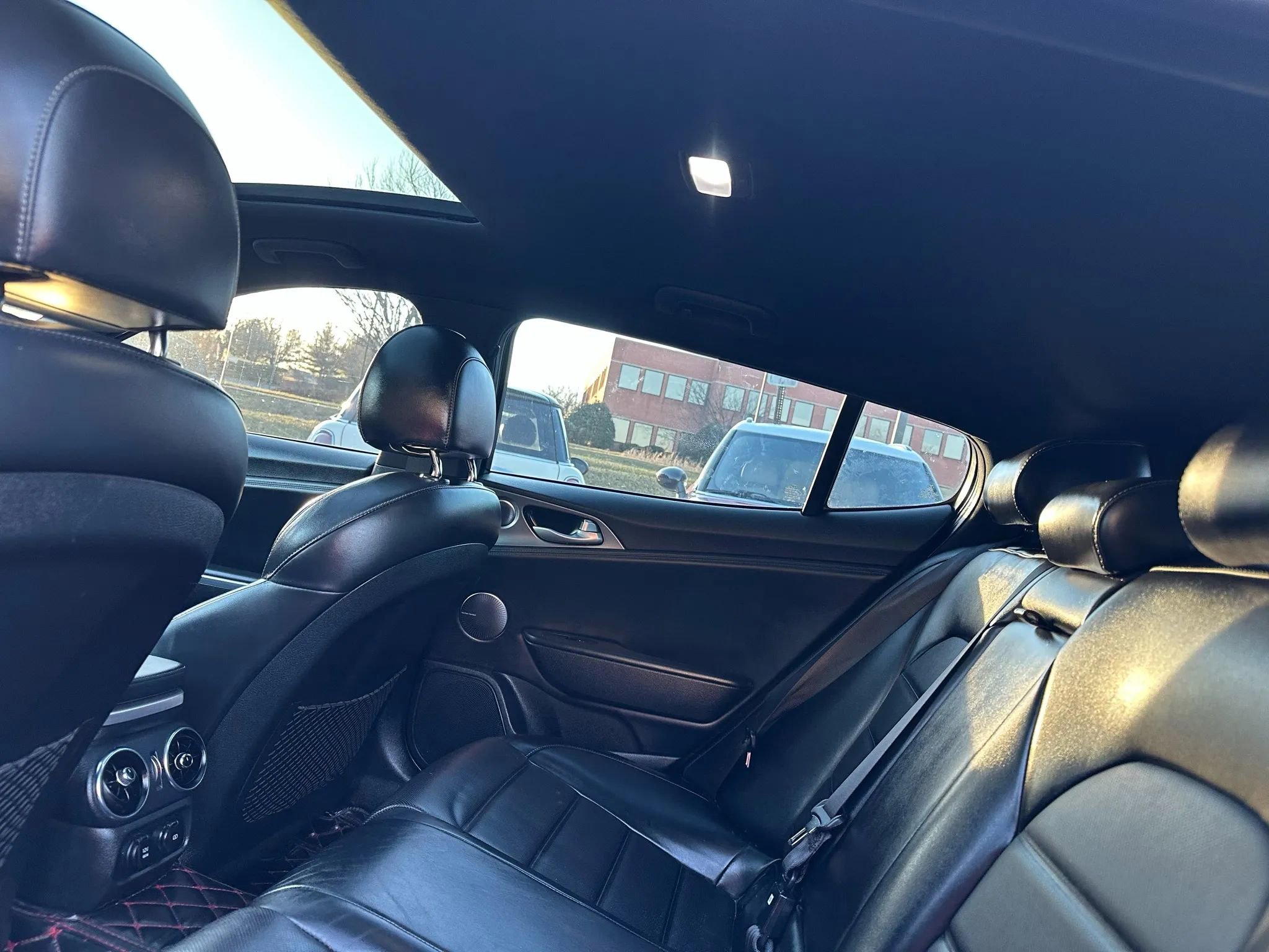 Used 2018 Kia Stinger GT2 image 42