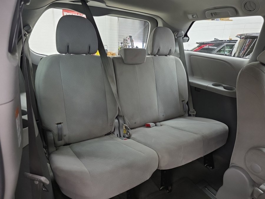 Used 2015 Toyota Sienna L FWD image 10
