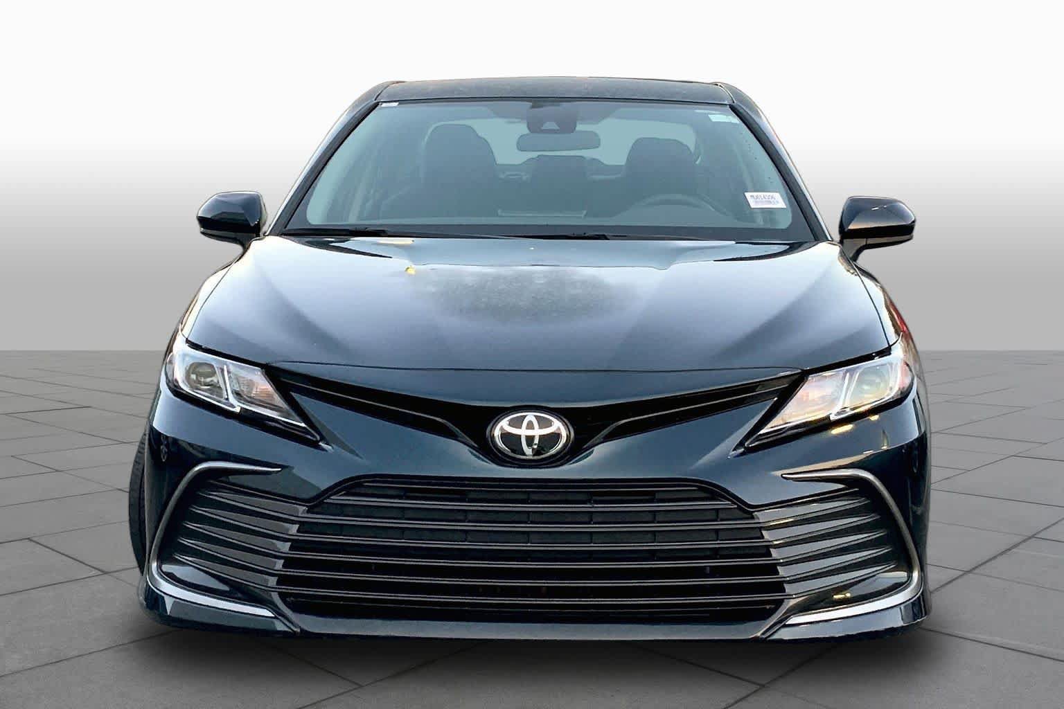 Used 2021 Toyota Camry LE FWD image 4