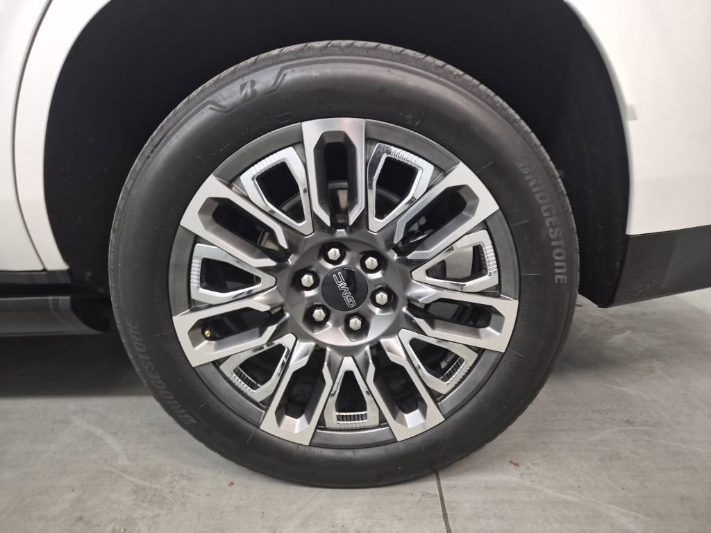 Used 2023 GMC Yukon Denali Ultimate image 9