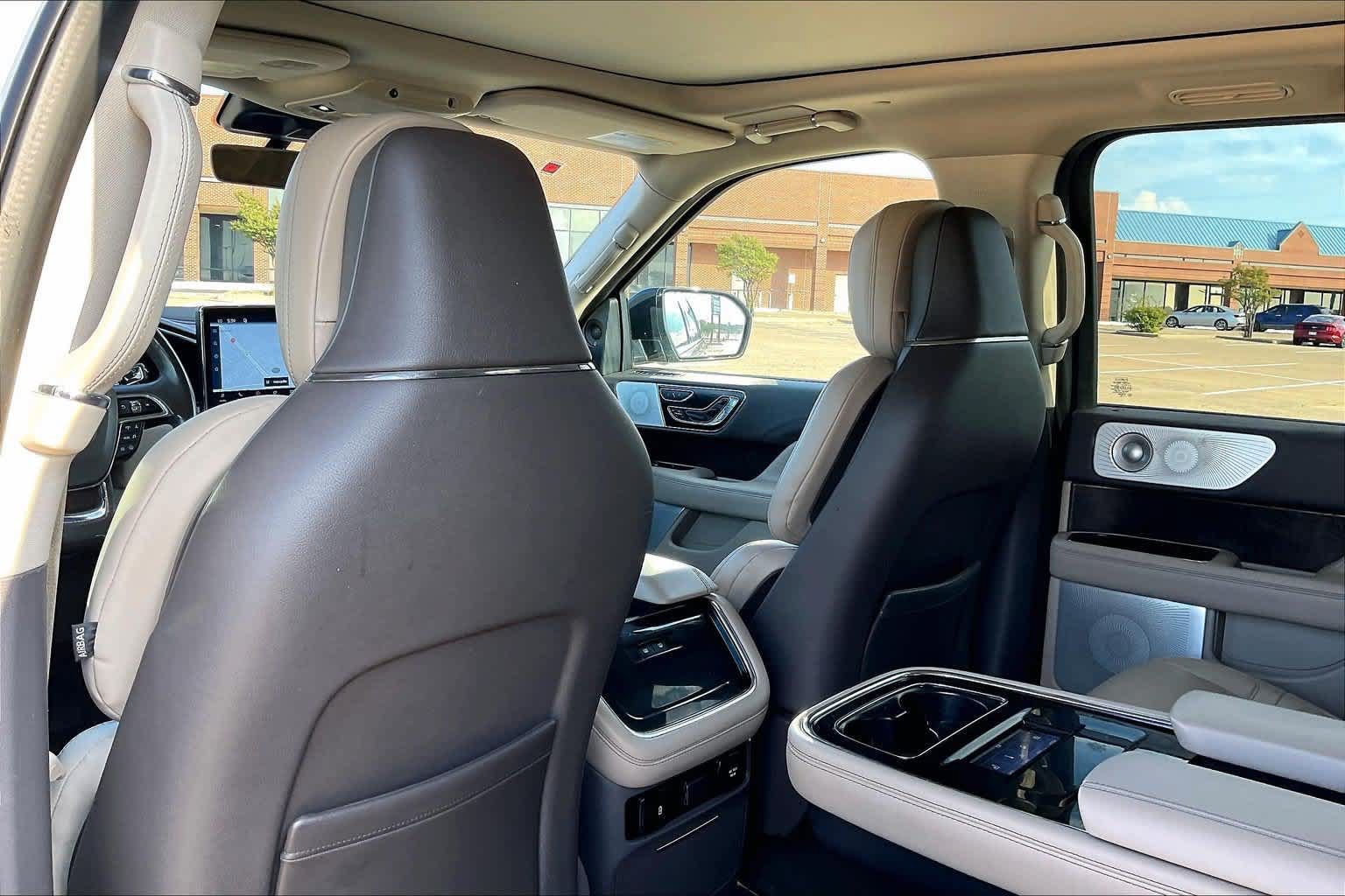 Used 2022 Lincoln Navigator Reserve AWD/4WD image 10
