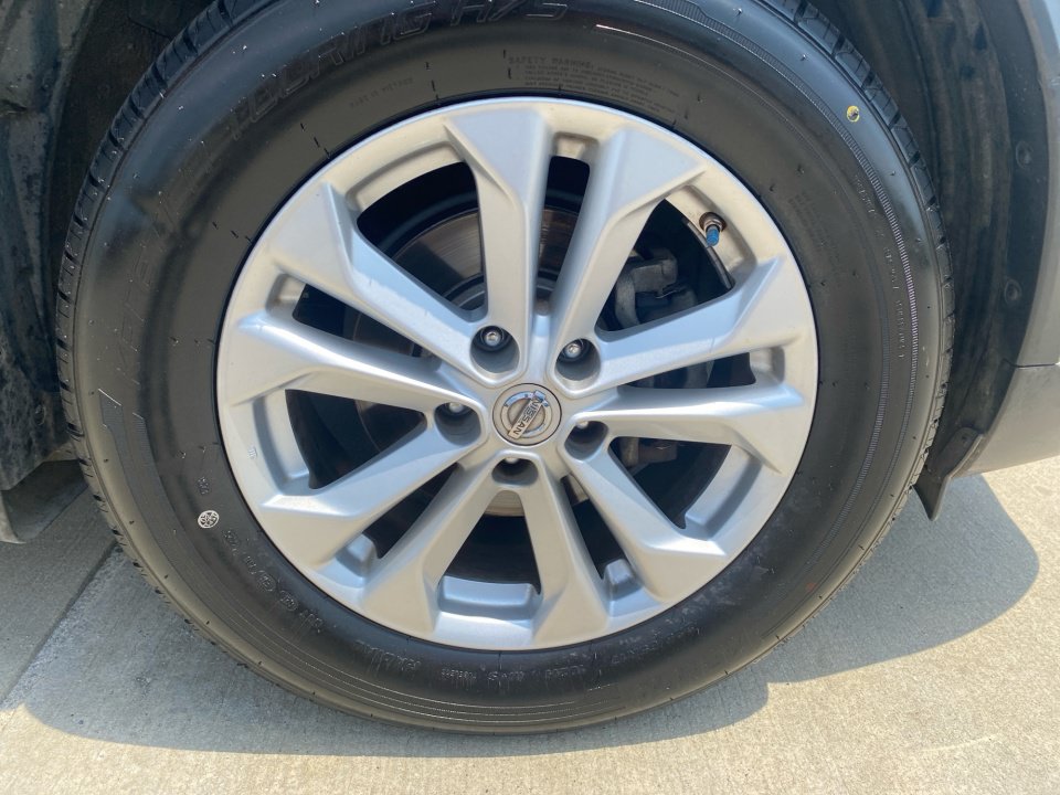 Used 2016 Nissan Rogue SV w/ SV Premium Package FWD image 27