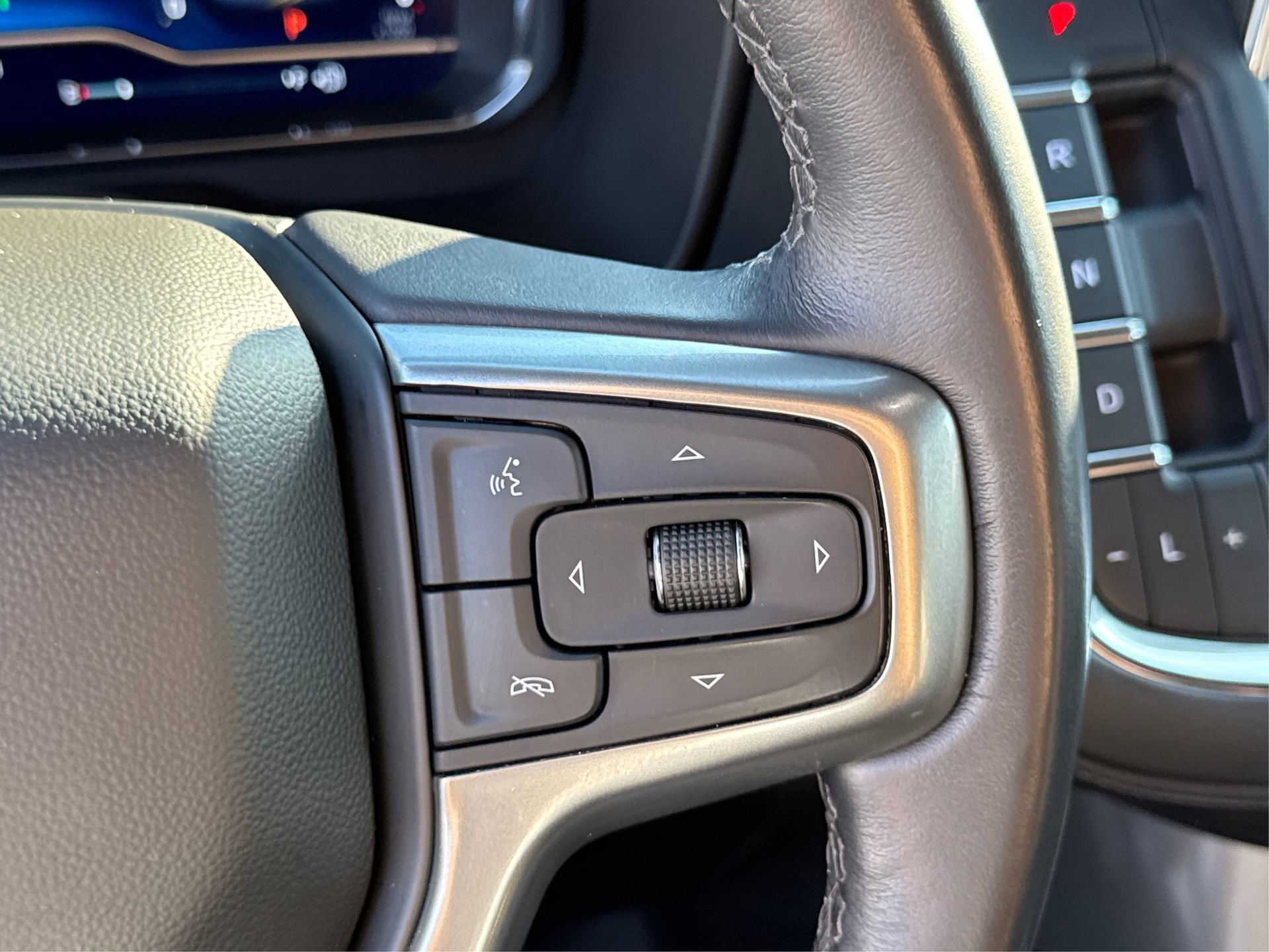 Used 2022 Chevrolet Tahoe LT w/ Luxury Package image 33