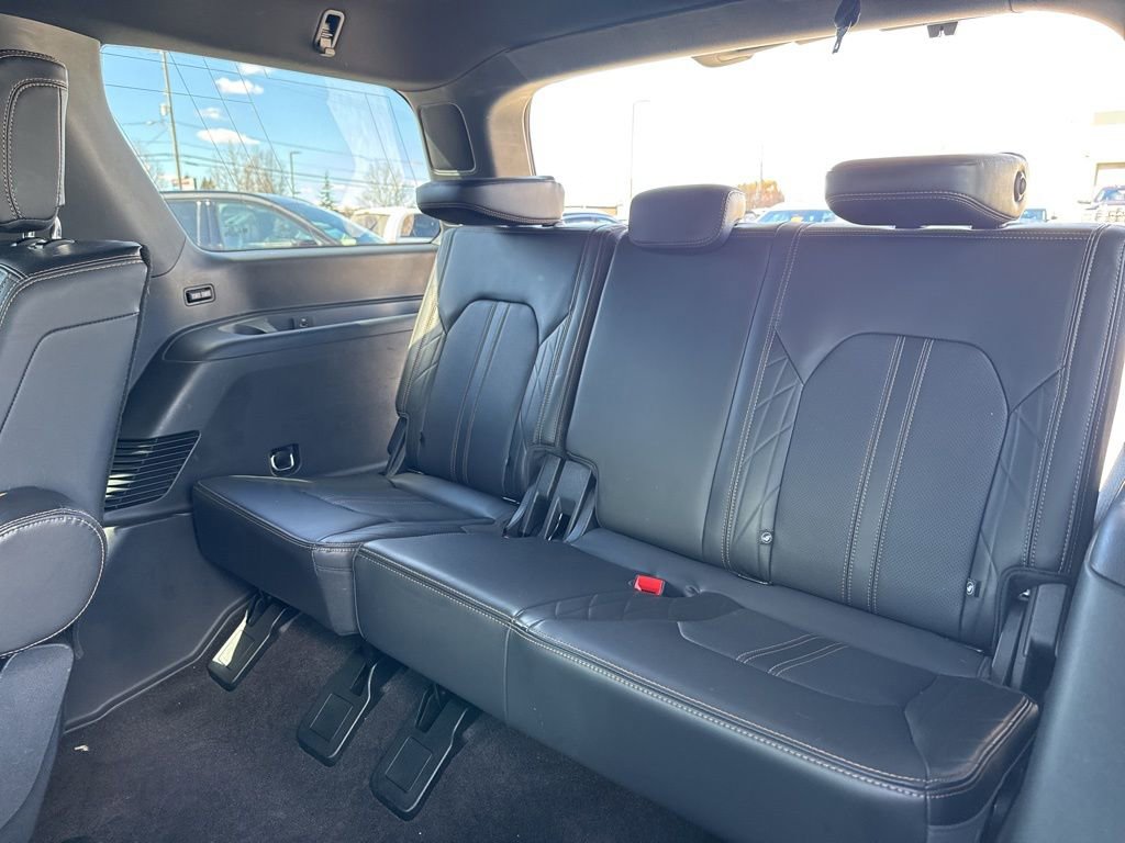 Used 2023 Ford Expedition Platinum image 10