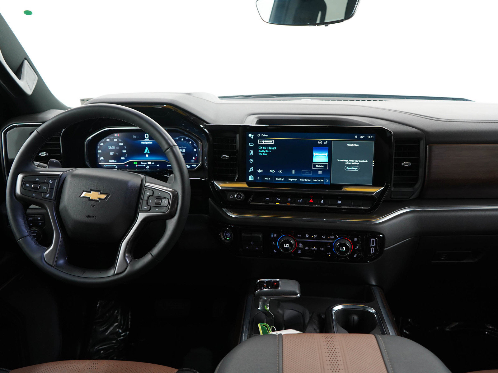 Used 2024 Chevrolet Silverado 1500 High Country w/ High Country Premium Package AWD/4WD image 14